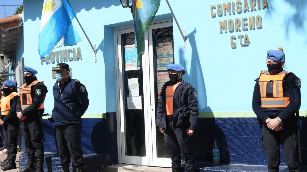 La comisaría 6ta de Moreno, lugar donde los vecinos expresaron su ira por el crimen (Rubén Paredes-Crónica).