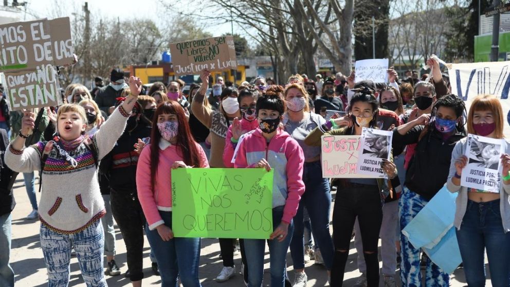 Vecinos y familiares protestaron frente a la comisaría en Moreno (Crónica/Ruben Paredes)