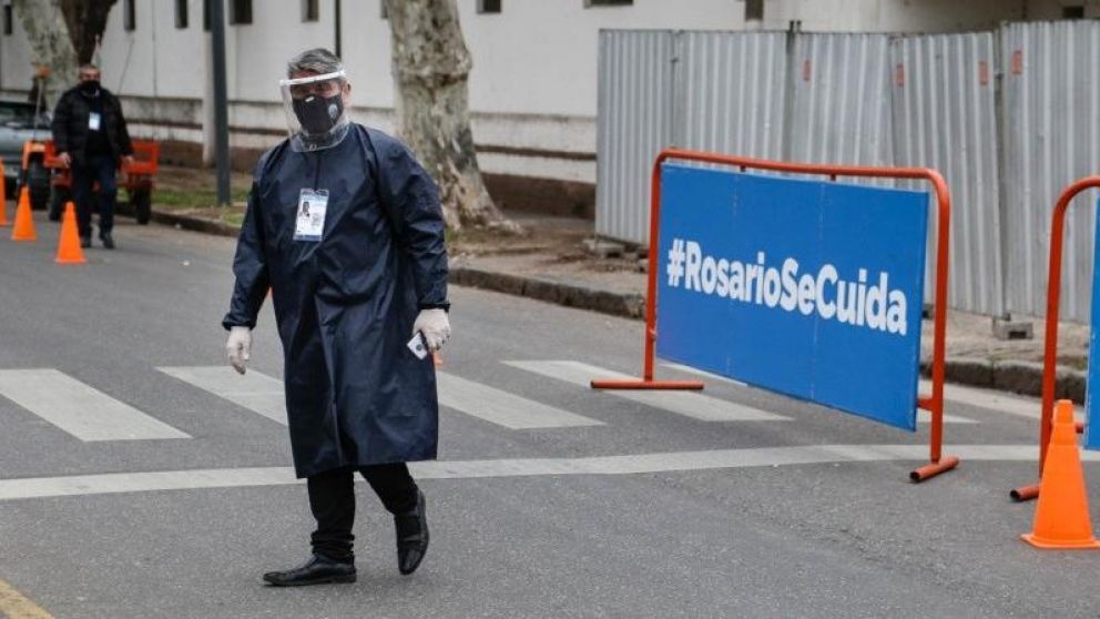 Suspenden por 14 días actividades no esenciales en Rosario y 5 departamentos de Santa Fe.