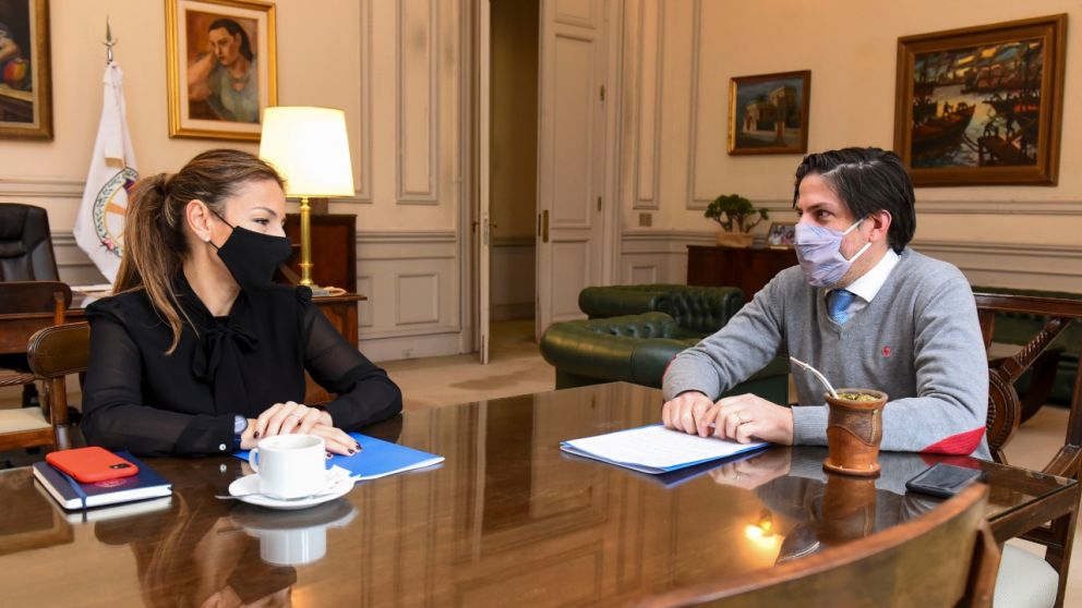 TROTTA SE COMPROMETIÓ A PROVEER HASTA 6.500 DISPOSITIVOS CON CONTENIDO PRECARGADO.