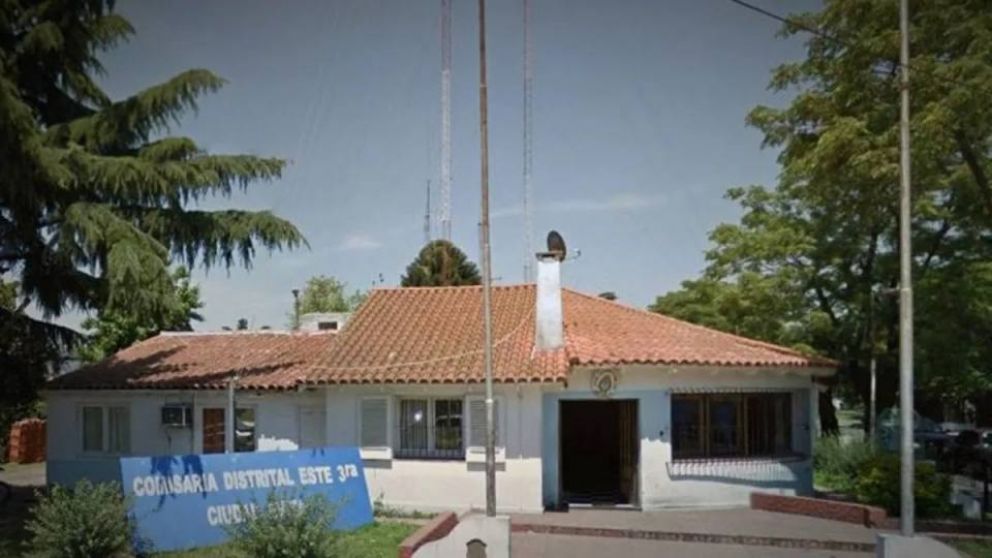 Integrantes de la comisaría de Ciudad Evita se ocupan de investigar el doble asesinato.