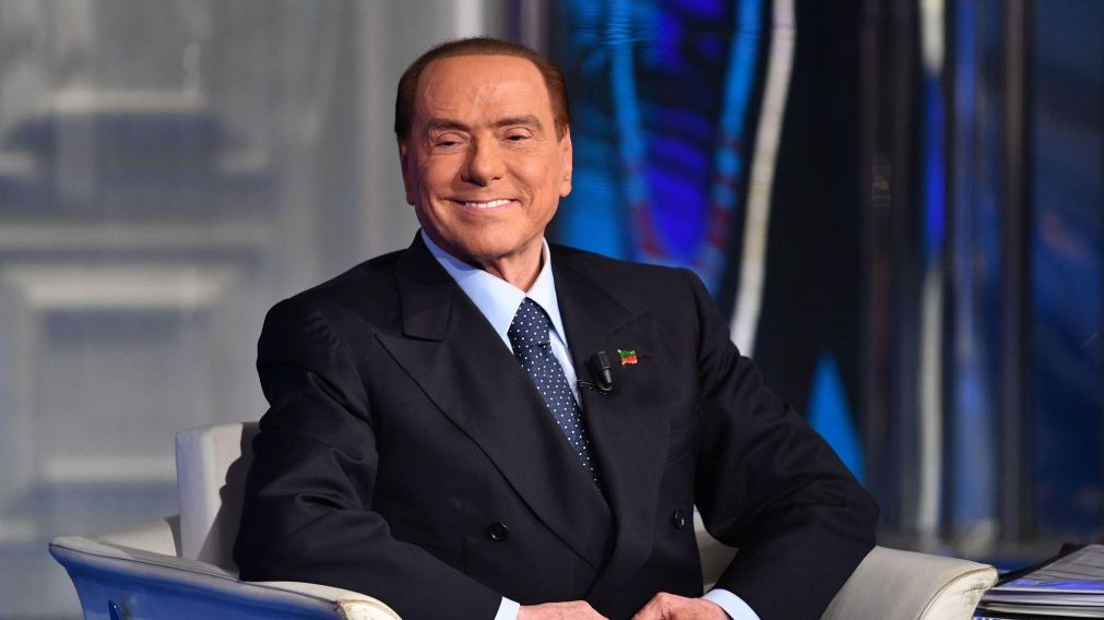 El ex premier Silvio Berlusconi, que es un paciente de riesgo, dio positivo de coronavirus.