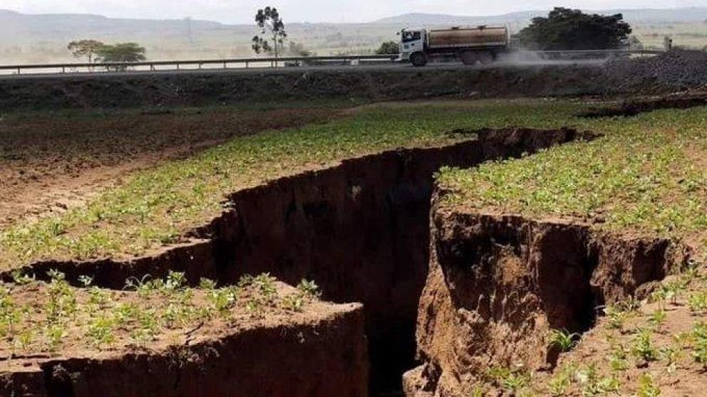 Hay una grieta de cientos de kilómetros a lo largo de un tramo árido de la región Afar de África Oriental.