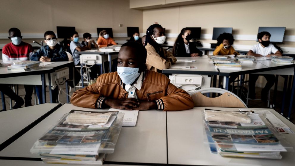 MILLONES DE NIÑOS VOLVIERON A LA ESCUELA EN FRANCIA PESE AL RECRUDECIMIENTO DEL CORONAVIRUS.