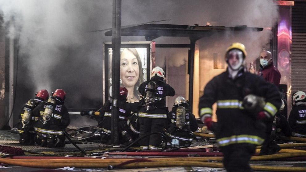 Dos bomberos murieron en los trabajos de extinción del fuego en reconocida perfumería de Villa Crespo.