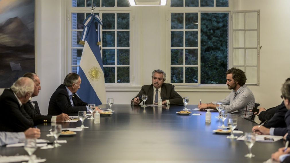 El presidente Alberto Fernández junto a referentes de la UIA.