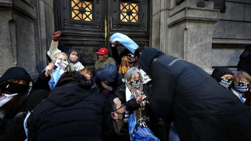 La detenci�n se produjo en las puertas del Congreso de la Naci�n. 