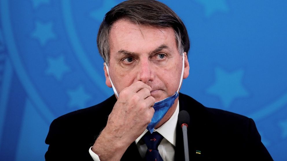 El presidente de Brasil Jair Bolsonaro se desentiende e insiste en rechazar el aislamiento.
