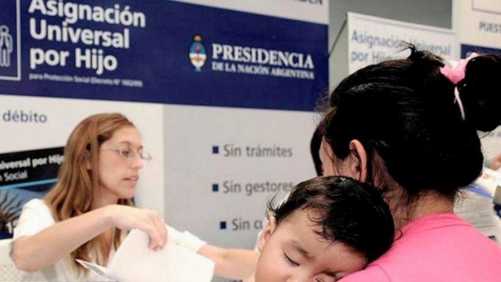 La ANSES confirm� los montos actualizados de la AUH y la fecha tope para presentar la Libreta antes de fin de a�o (Imagen ilustrativa).