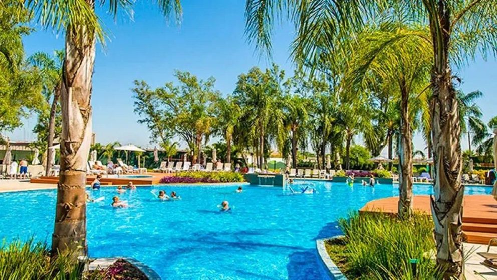 Piscinas termales al aire libre que invitan a relajarse en cualquier época del año.
