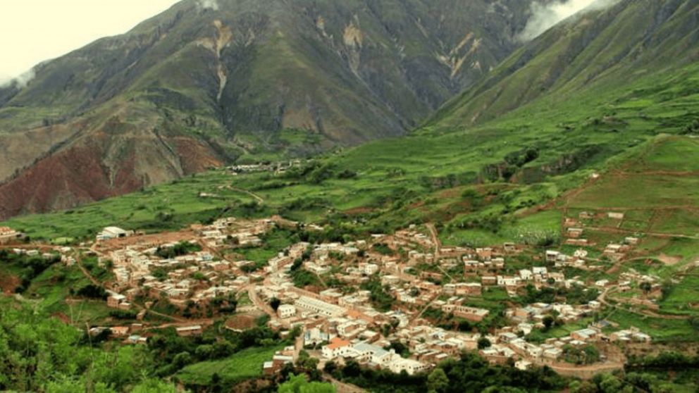 Vista panorámica del entorno montañoso que rodea esta localidad salteña.
