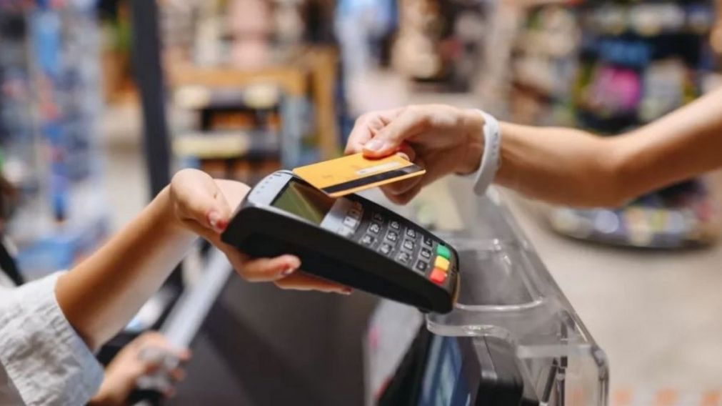 EL 58% DE LAS FAMILIAS PAGA LAS COMPRAS DEL SÚPER CON TARJETA DE CRÉDITO.