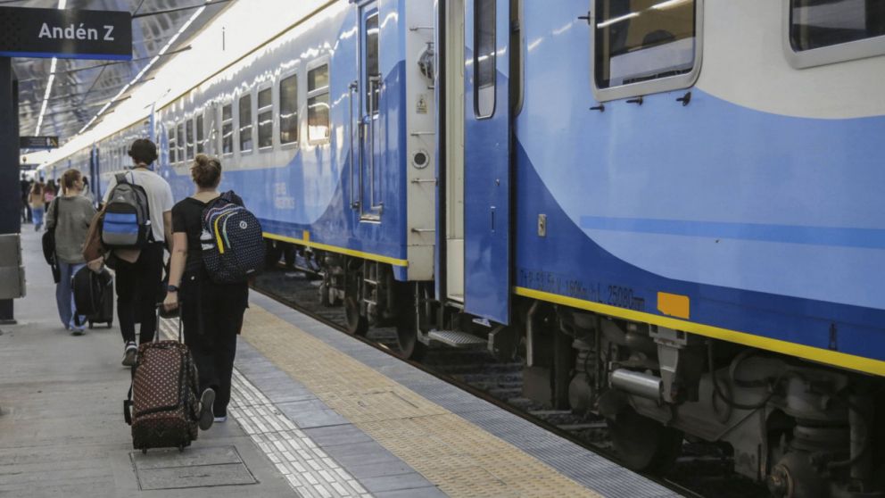 Trenes Argentinos puso a la venta pasajes de tres servicios de larga distancia para el verano.
