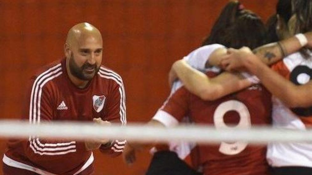 Mart�n Gabriel Castro entrenaba al plantel de v�ley femenino de River Plate, hasta su procesamiento.