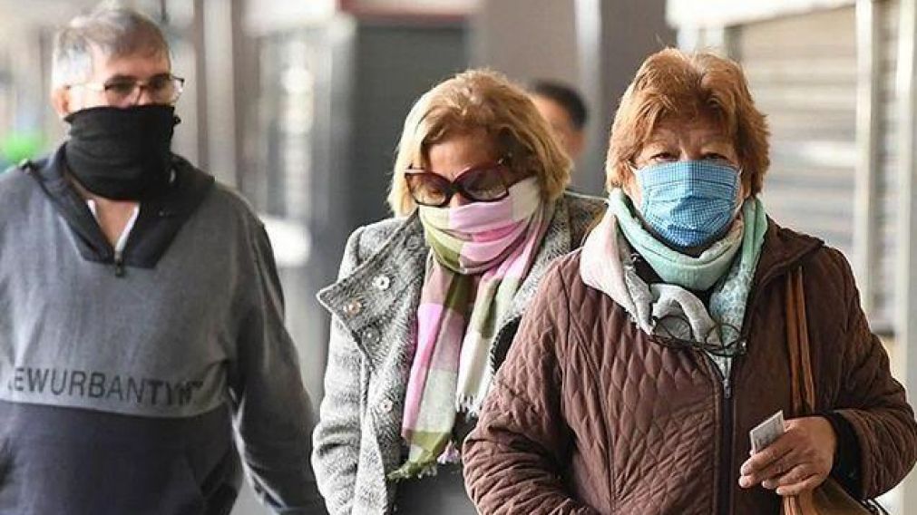 Las sucursales bancarias habilitadas atenderán por ventanilla (Archivo)