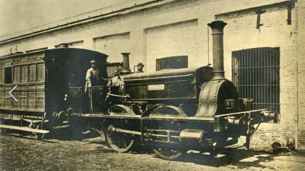 La locomotora "La Porteña" fue la encargada de realizar el primer viaje en tren hasta el barrio de Flores.