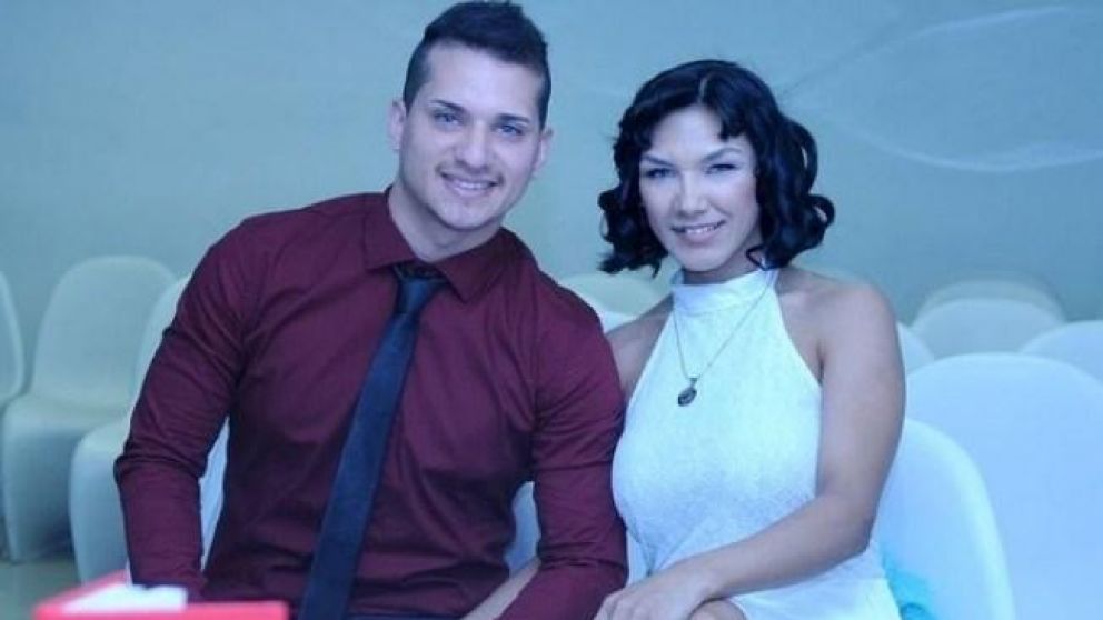 La víctima junto a Moreiura, en 2017, recién casada y llena de ilusiones.