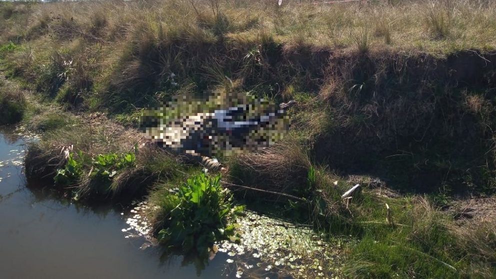 Así fue encontrado el cuerpo sin vida del individuo, a un costado de un arroyo, en Florencio Varela-