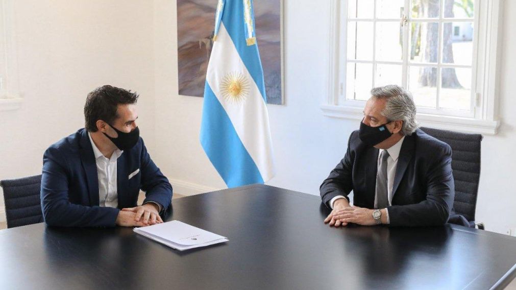 Darío Martínez junto a Alberto Fernández.