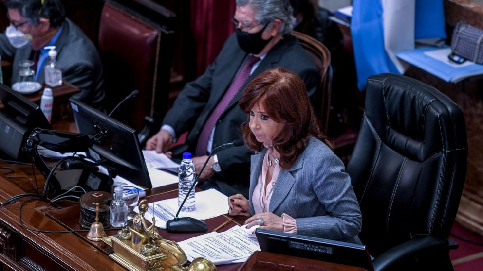 "�D�nde est� Bullrich?", brome� Cristina Kirchner por el fondo de pantalla del senador en Zoom. (T�lam)