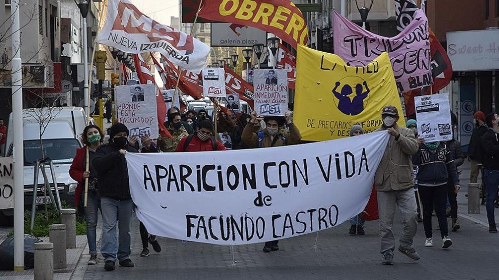 Familiares de víctimas de violencia institucional organizaron la marcha para pedir por el esclarecimiento de la desaparición de Facundo Astudillo Castro (Télam).