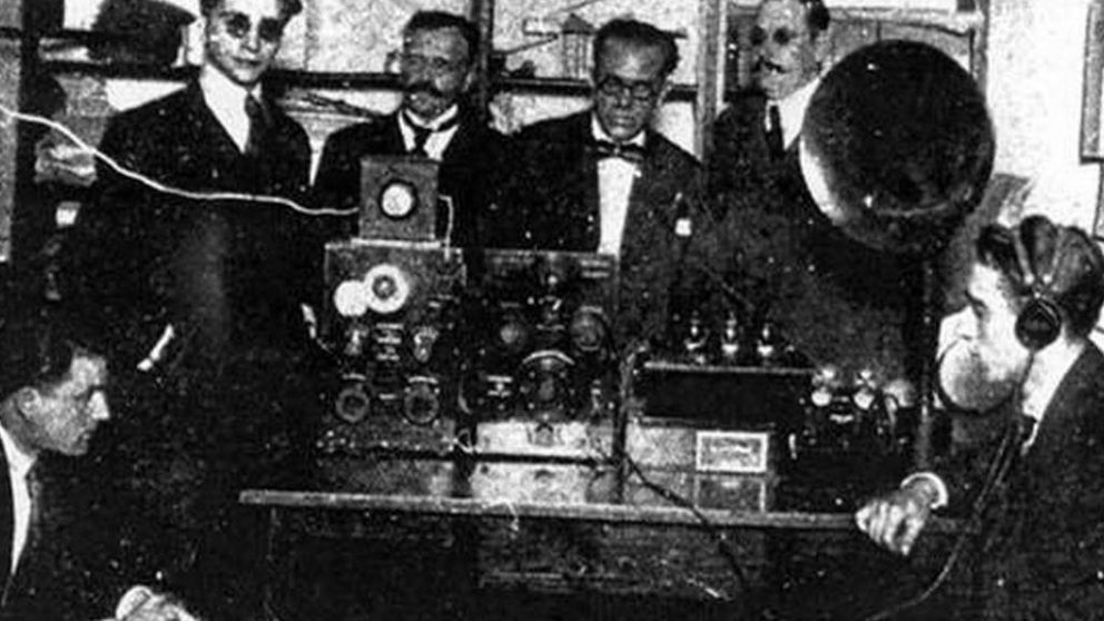 La radio argentina, una pasión centenaria. (Archivo)