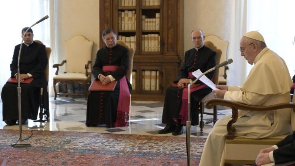 El Papa durante la audiencia de este miércoles, la última sin público (Gentileza Vatican News).