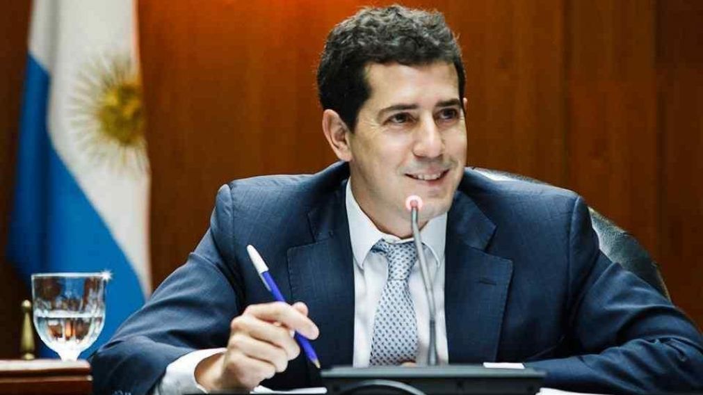 El ministro del Interior Wado de Pedro le contestó a Eduardo Duhalde por Twitter.