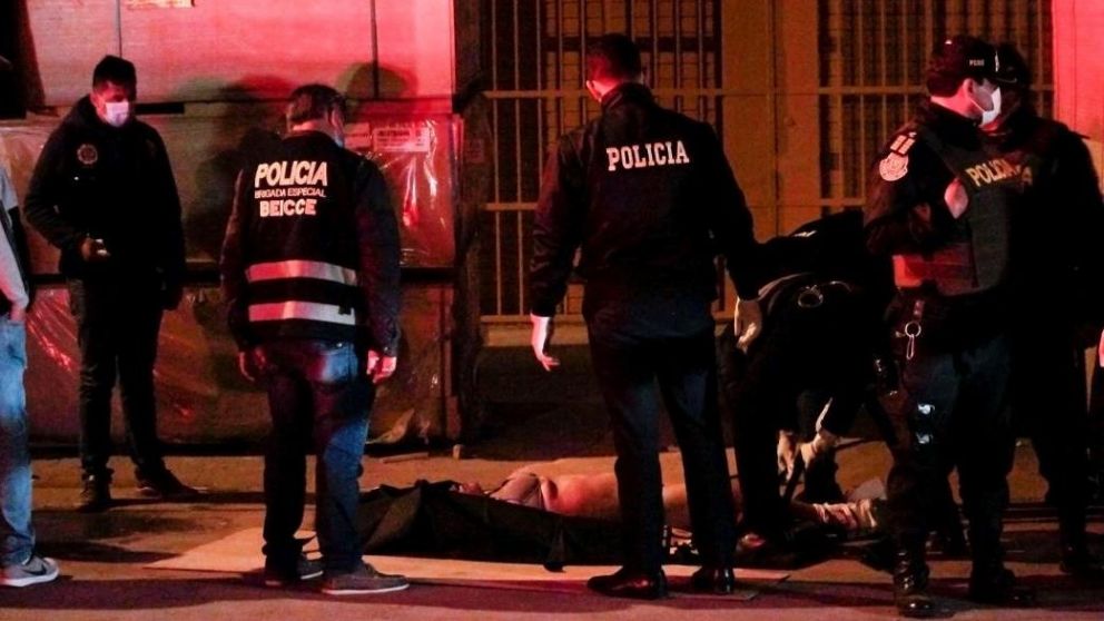 Once de los treces fallecidos en la fiesta en Lima tenían covid-19.