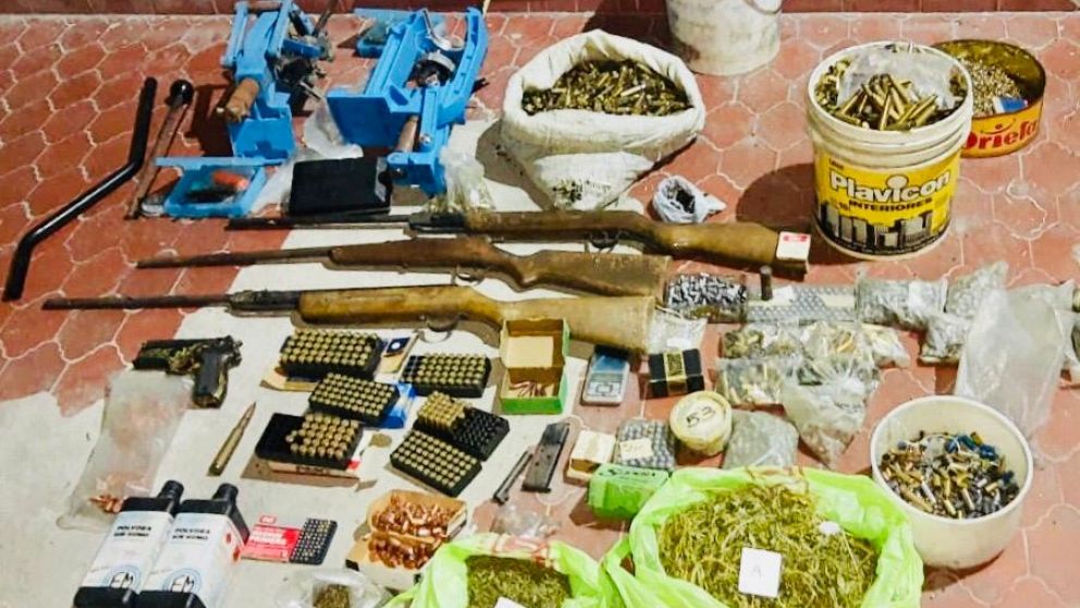 Estos son los diversos elementos que fueron secuestrados en los allanamientos.