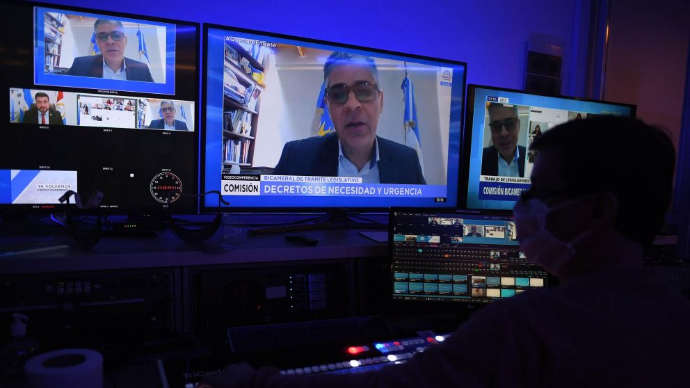 El oficialismo elaboró dictamen favorable al DNU para declarar públicos esenciales servicios de telecomunicaciones.