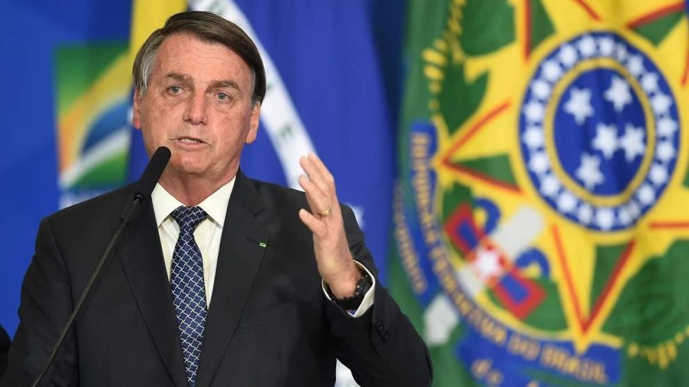 El presidente brasileño Jair Bolsonaro acusó a los periodistas de "cagones" y a TV Globo de lavado de dinero.