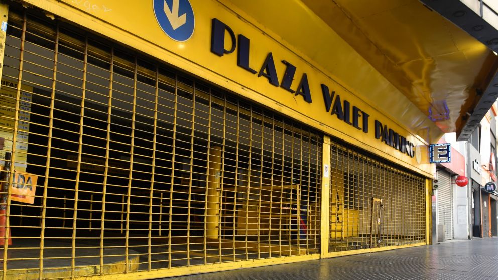 Habilitan plazas de estacionamiento y garajes, pero sin servicio "valet parking" (Jonatan Moreno/Crónica).