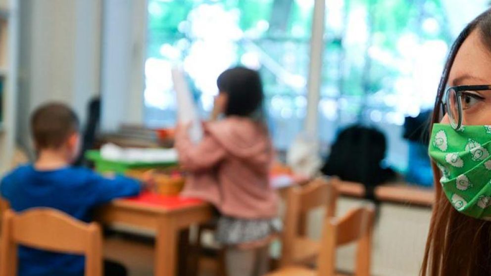 Luego de que vuelvan a abrir las aulas en Berlín, se registró un aumento de casos de coronavirus.