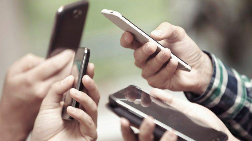 Declararon como servicios públicos a la telefonía celular y fija, internet y la televisión paga.