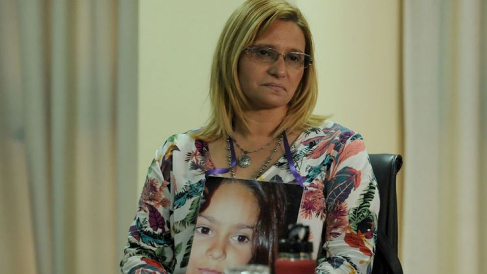 CAROLA LABRADOR EN LA SALA DE TRIBUNALES EL DÍA EN QUE CONDENARON A LOS ASESINOS DE SU HIJA.