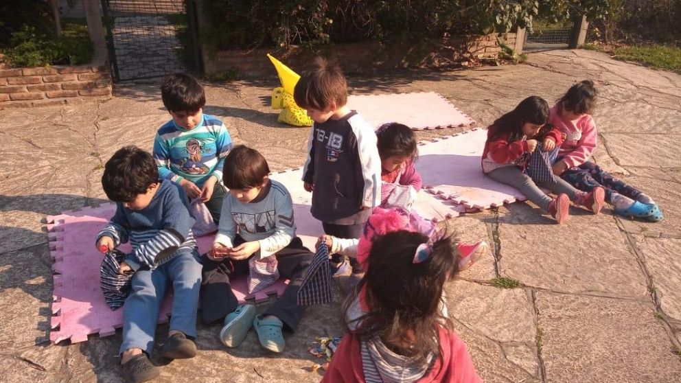 "Brotecitos" es el nombre de jardín de infantes que funciona en el hogar.