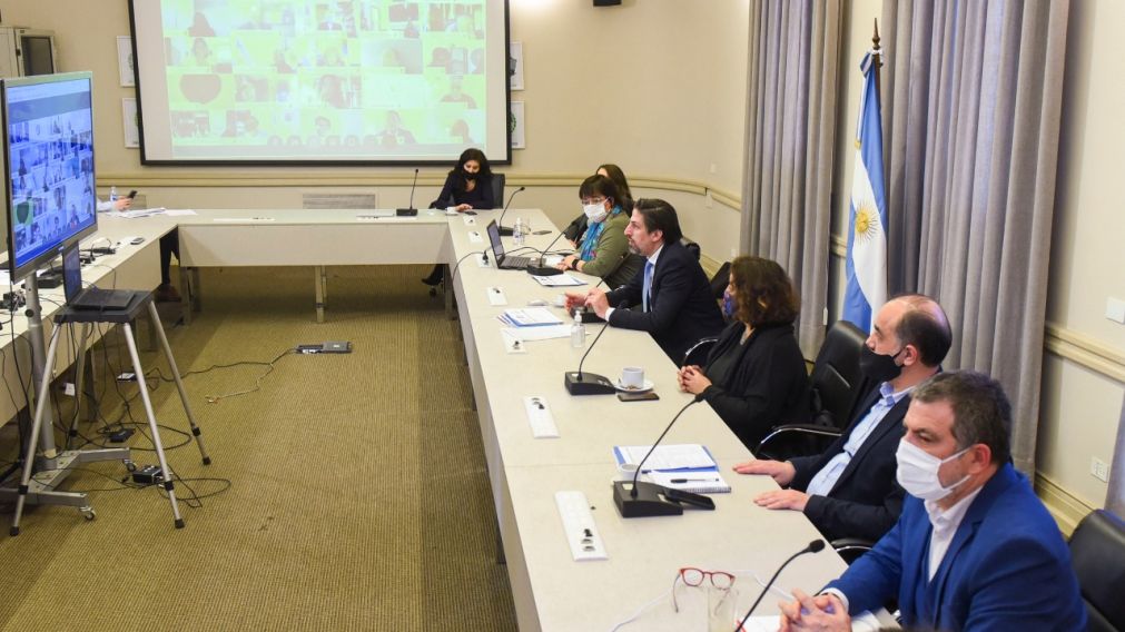 Nicol�s Trotta, el ministro de Educaci�n, mostr� su apoyo al gobernador de San Juan Sergio U�ac.