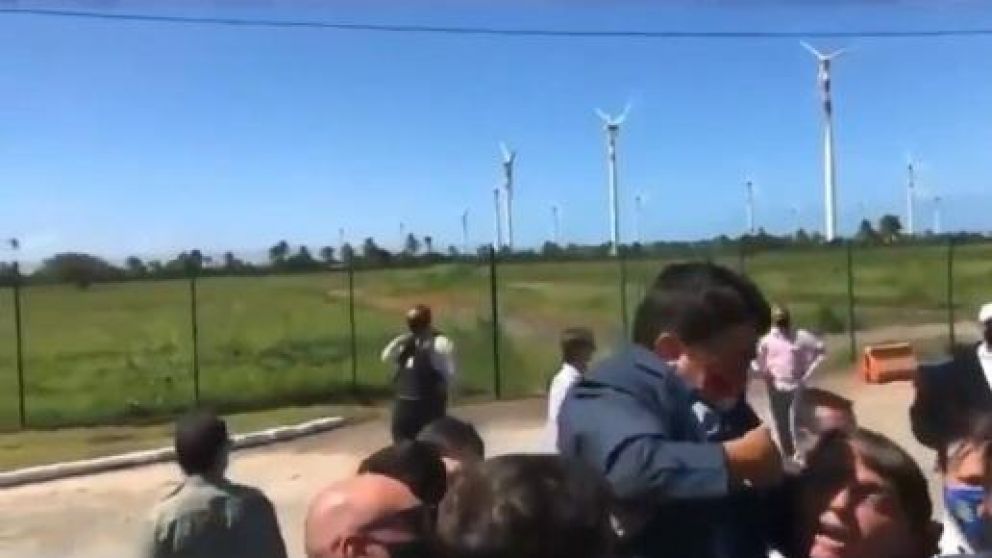 Insólita situación de Jair Bolsonaro (Captura de video).
