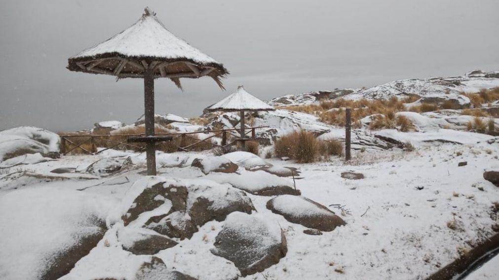 Una copiosa nevada se registró en la zona más alta de las Altas Cumbres. (Gentileza: Hotel La Posta)