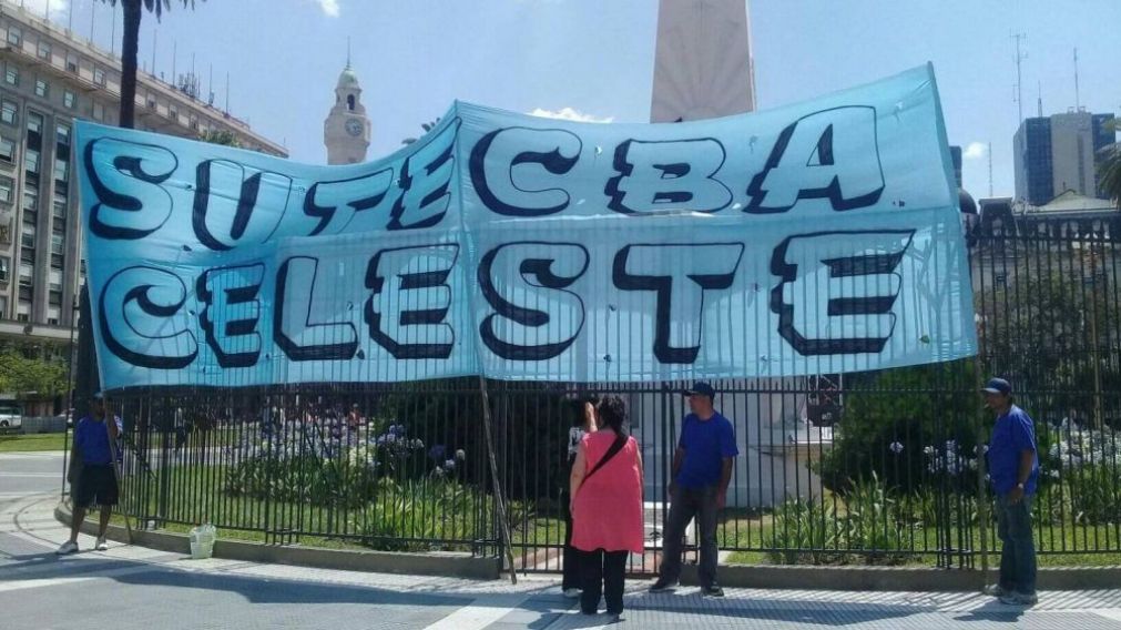 El reclamo es impulsado por la agrupación celeste de Sutecba.