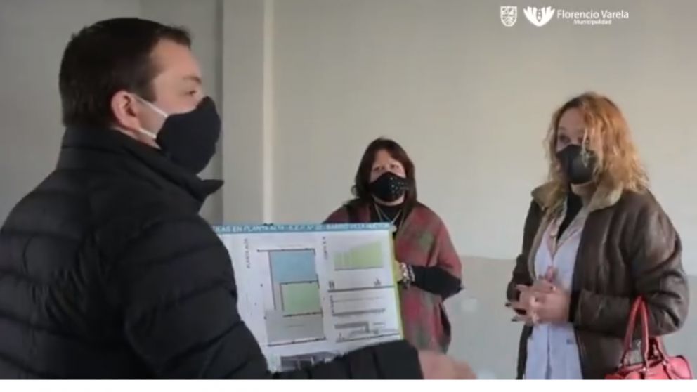 El intendente recorrió las obras junto a los directivos de la escuela.