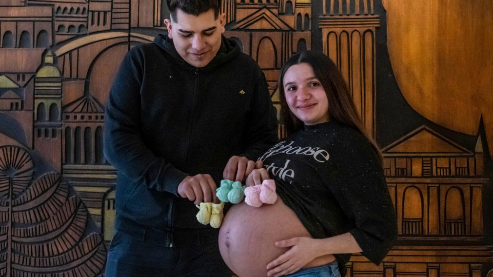 La felicidad de Guiliana y de Facundo, quienes se conocieron en la secundaria. (T�lam)
