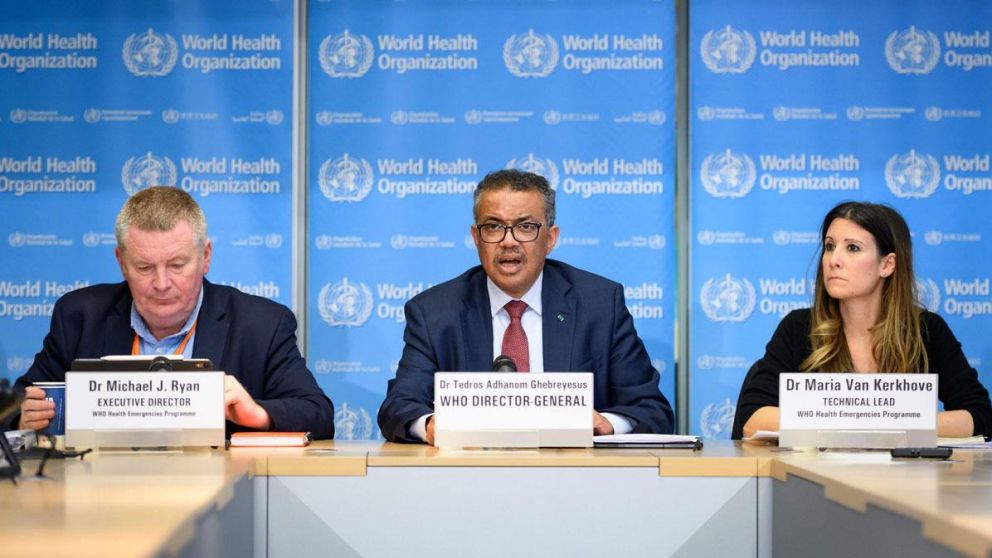 Mike Ryan, Tedros Adhanom Ghebreyesus, María von Kerkhovce, de la OMS.