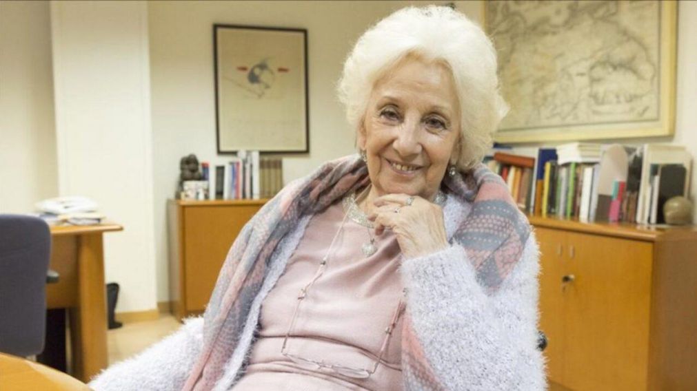 Estela de Carlotto criticó las manifestaciones en rechazo a las medidas de aislamiento por la cuarentena y a la reforma judicial.