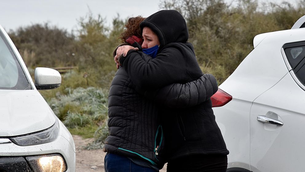 Cristina Castro fue a reconocer el cuerpo de su hijo y encontr� una zapatilla. (T�lam)