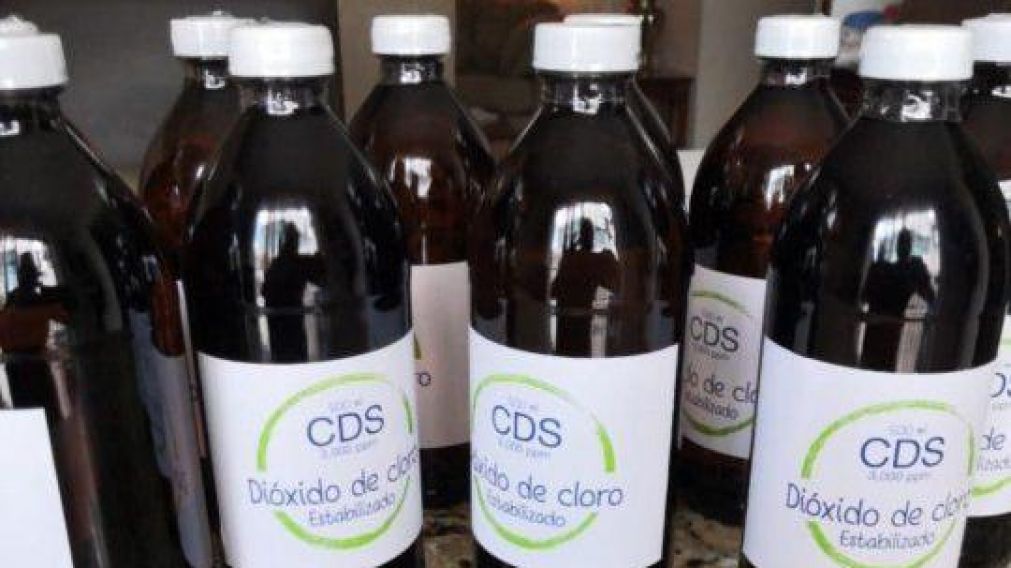 Dióxido de cloro, el peligroso químico que ingirió el nene de 15 años antes de morir.