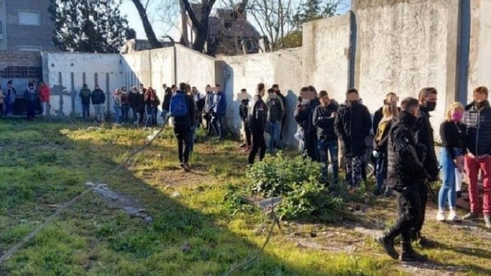 Unas 46 personas fueron arrestadas por este evento clandestino en Rosario.