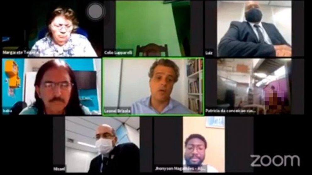 Una pareja apareció teniendo sexo en una videoconferencia de concejales en Brasil (Captura de video).