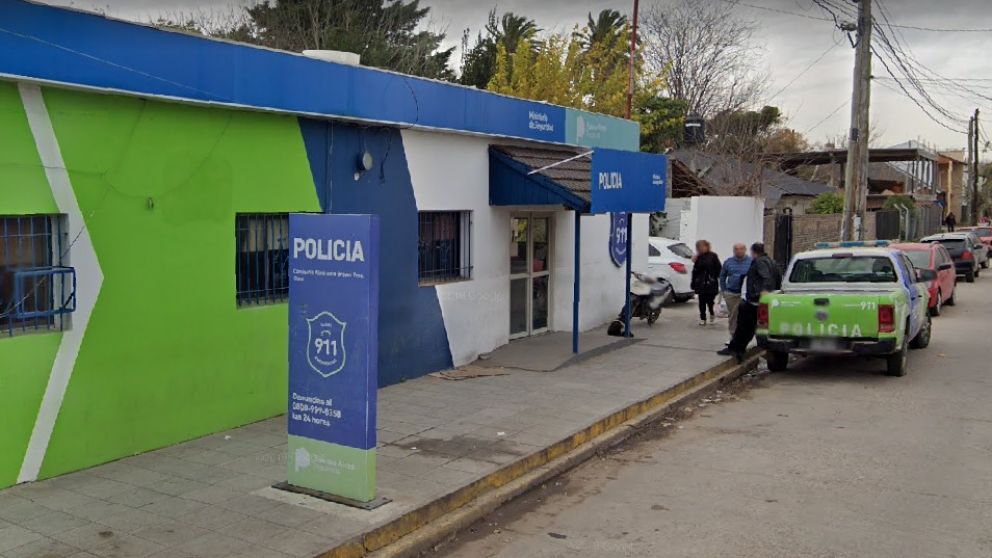 Policías de la comisaría de Glew se encargan de investigar el dramático episodio.